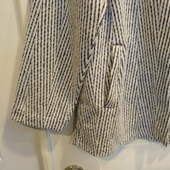 Liverpool Open Hooded Jacket Small - Picture 5 of 8